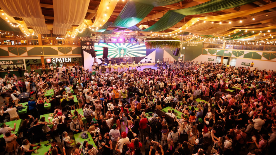 Viva a Oktoberfest de Blumenau com a Lituânia Turismo SC: a festa mais alemã fora da Alemanha!
