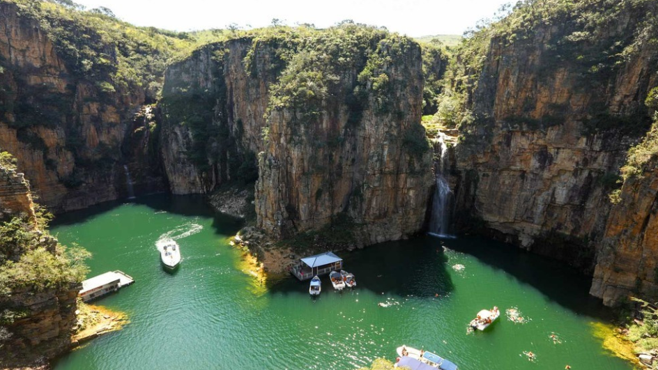 Capitólio: Explore cânions, cachoeiras e o Lago de Furnas com a Lituânia 